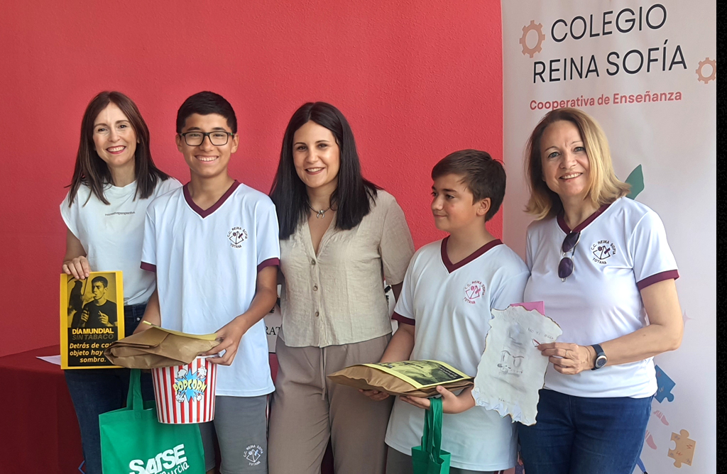 Dos alumnos del colegio 
